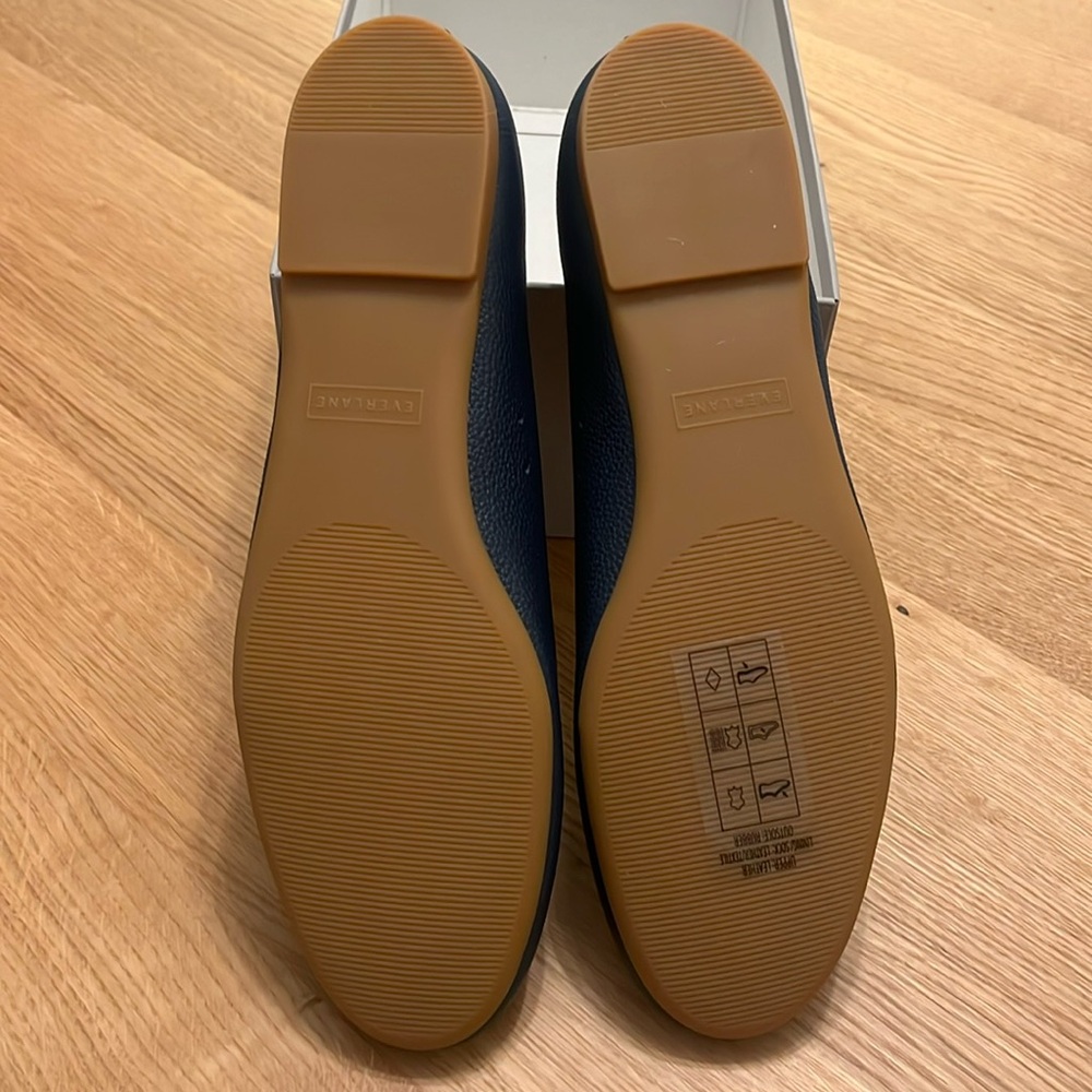 EVERLANE navy size 8 never been worn, brand new, popular